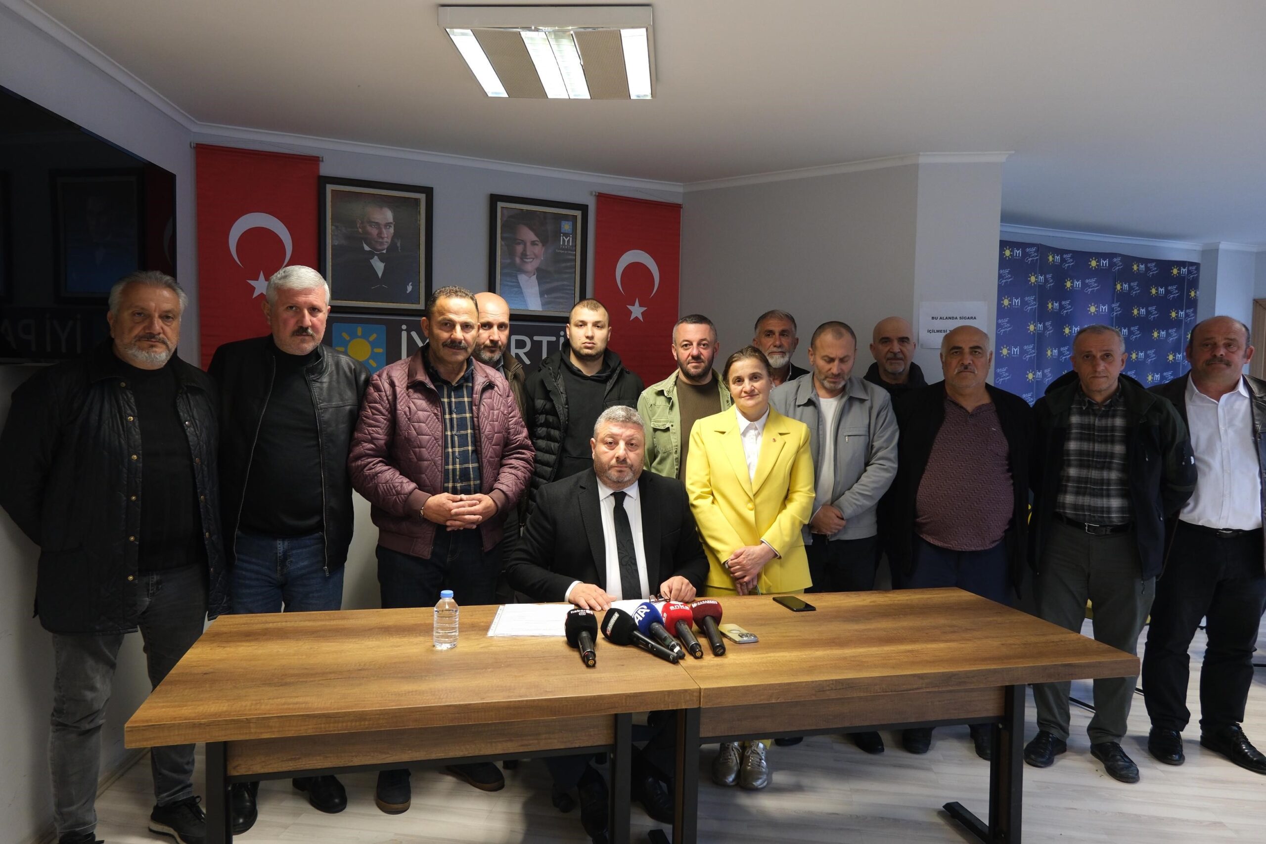 İYİ Parti Trabzon Teşkilatında İstifa Depremi: İlçe Yönetimi Düştü