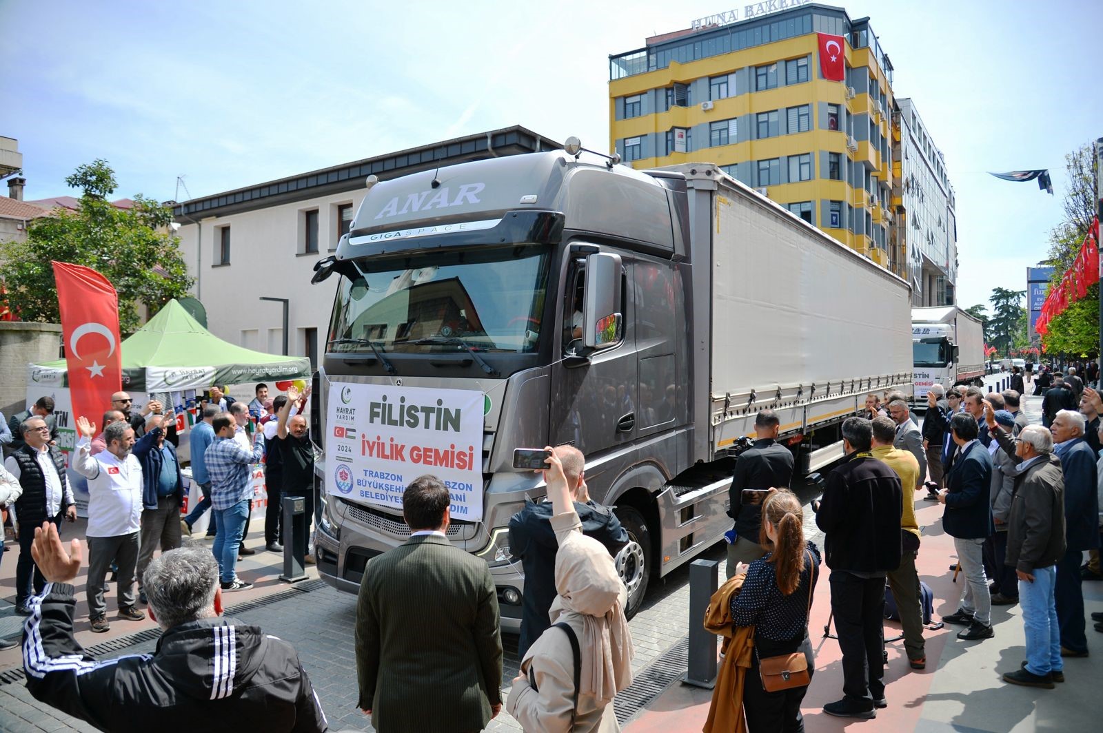 Trabzon’dan Gazze’ye 3 Tır Yardım Malzemesi