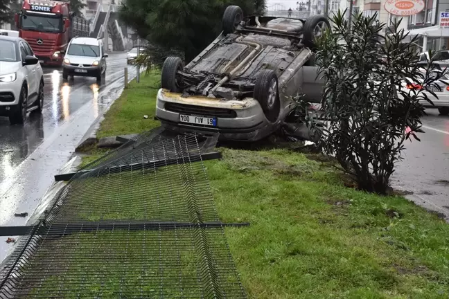 Trabzon’da Otomobil Devrildi: 2 Yaralı