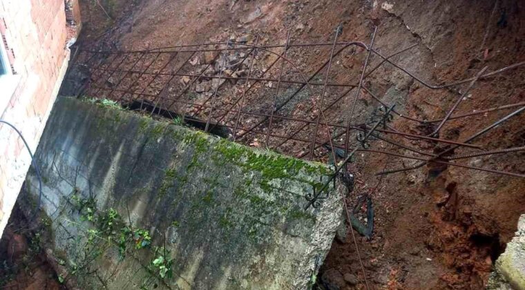 Trabzon’da şiddetli yağış heyelanlara neden oldu