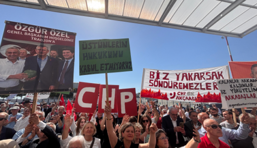 Özel’e Trabzon’da görkemli karşılama: Sizler tarihin doğru tarafındasınız