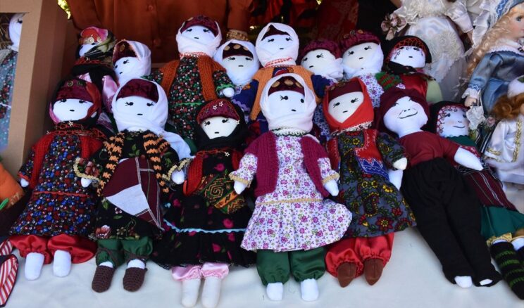 Trabzon’da 2500 Kursiyerin El Sanatları Sergisi Açıldı